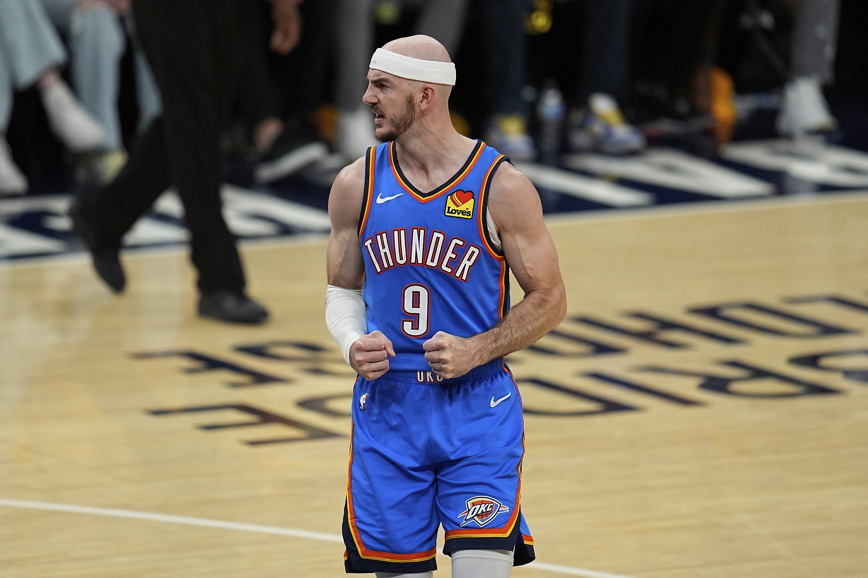 PG电子官网入口-奇才鏖战掘金，卡鲁索绝境逆转