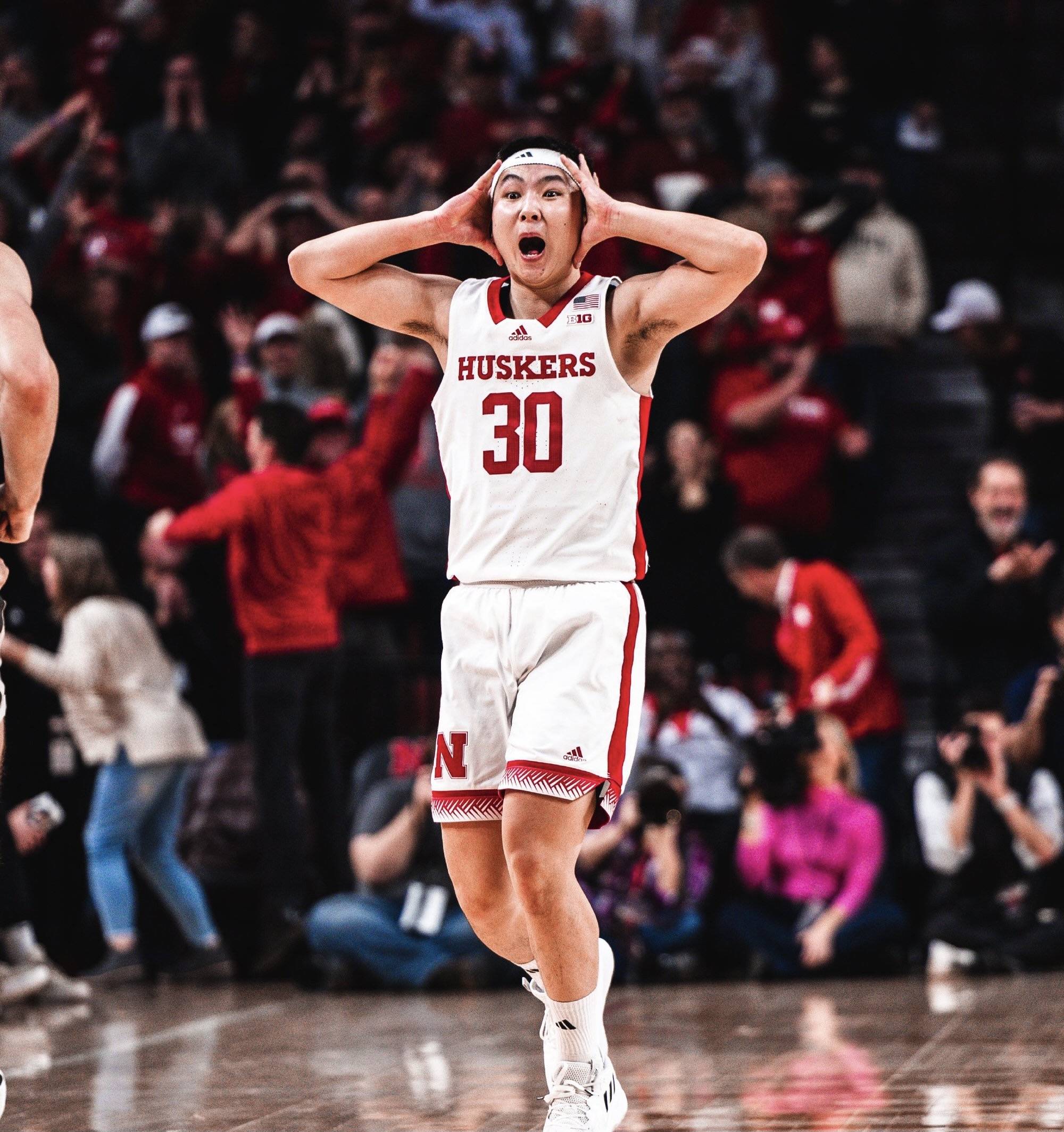 包含步行者力克日本男篮，特雷杨高光表现的词条