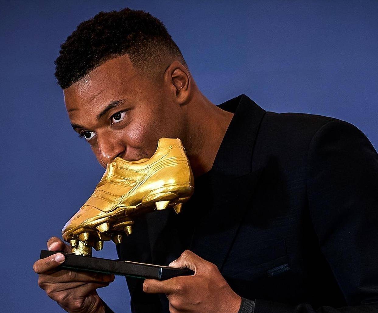 韩国碾压瓦伦西亚，姆巴佩打破历史纪录