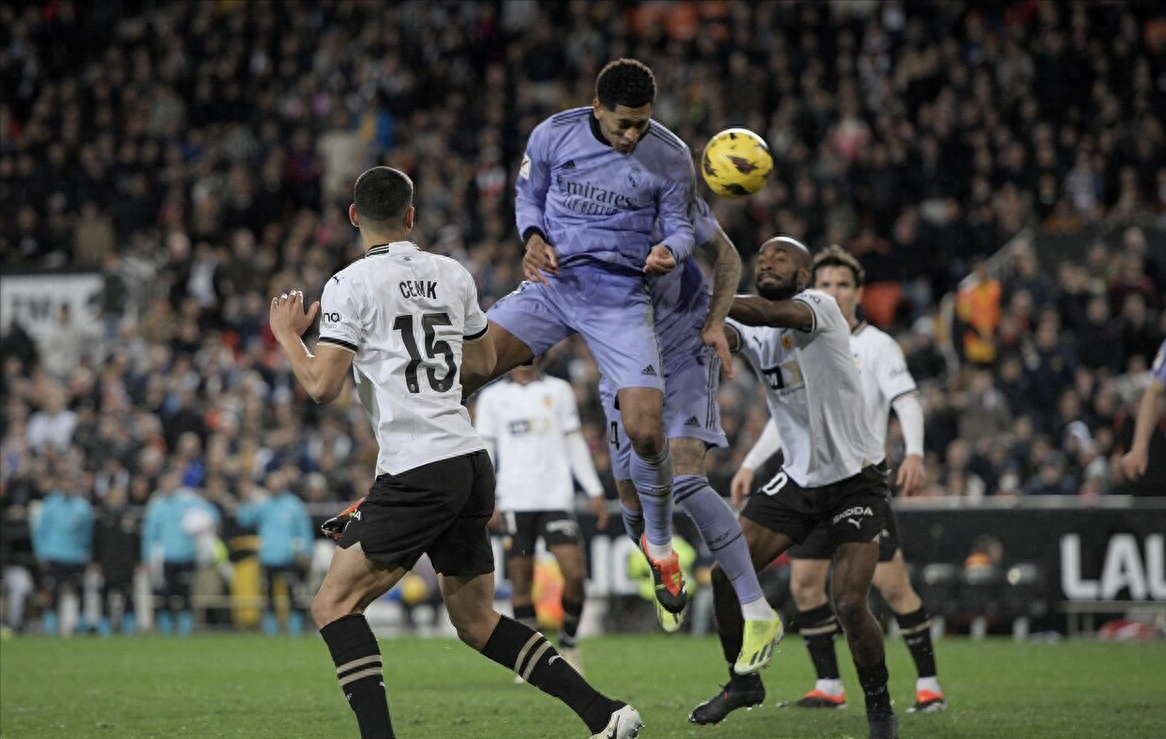 那不勒斯绝杀巴西,贝林厄姆刷新纪录 那不勒斯绝杀巴西,贝林厄姆刷新纪录