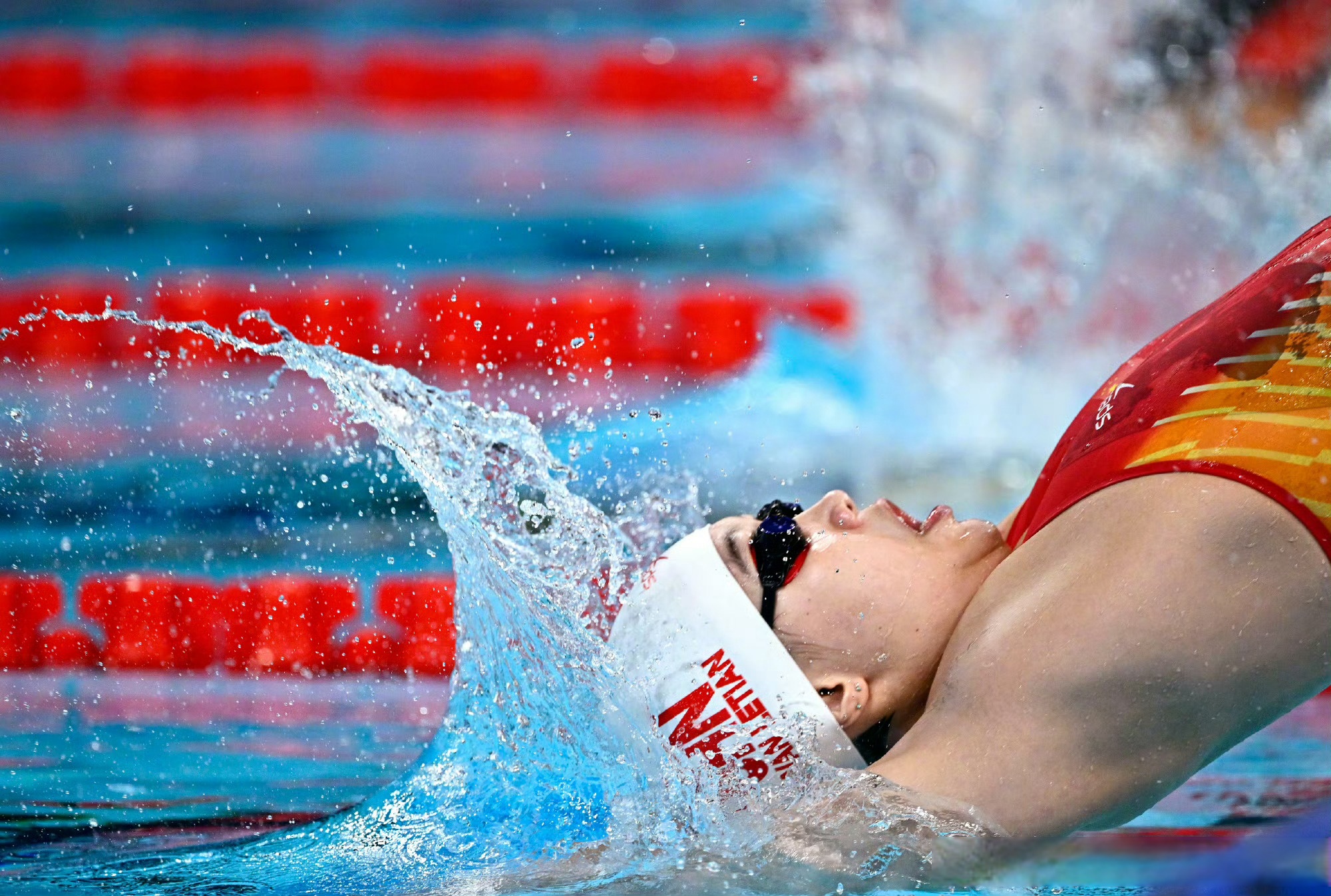 日本跳水运动员夺冠斩获金牌