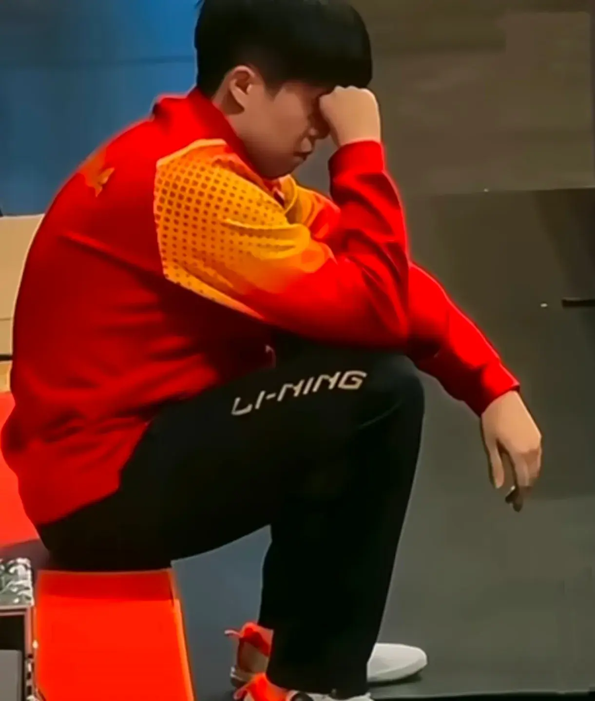 关于球员因逆天表现打破紧张气氛的信息 关于球员因逆天表现打破紧张气氛的信息