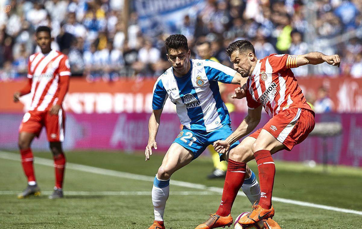 球迷热情高涨！西班牙比赛现场气氛火爆的简单介绍