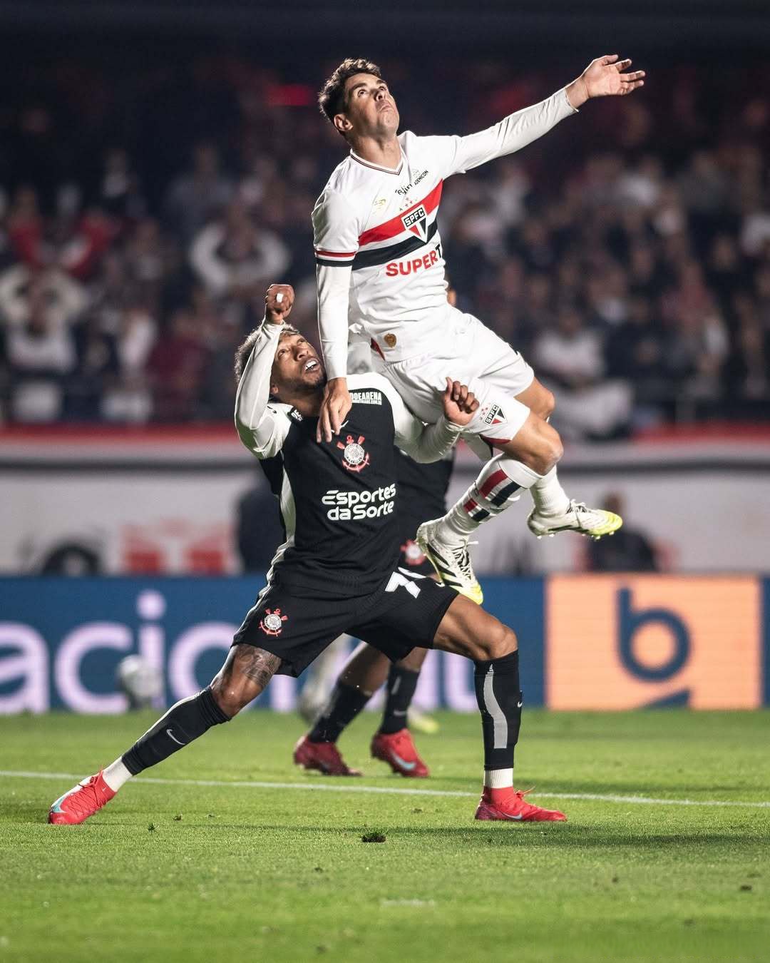 包含西非球队点球大战获胜，晋级下一轮的词条