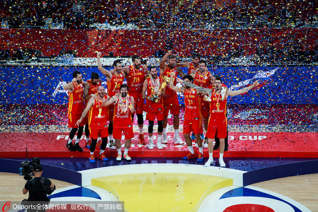 团队作战，高效传球多进攻取胜