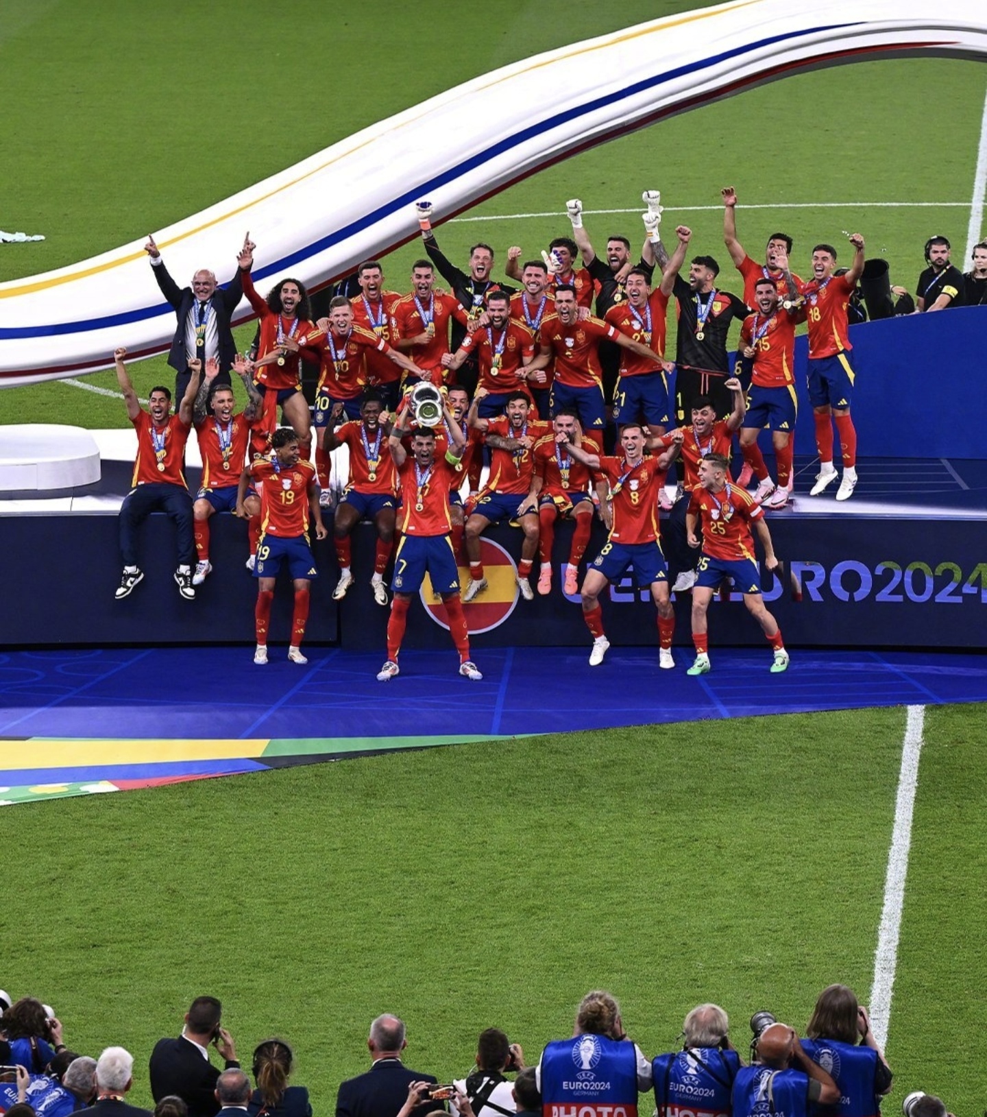 包含西班牙杯赛季完美闭幕,巴萨夺得冠军的词条 包含西班牙杯赛季完美闭幕,巴萨夺得冠军的词条