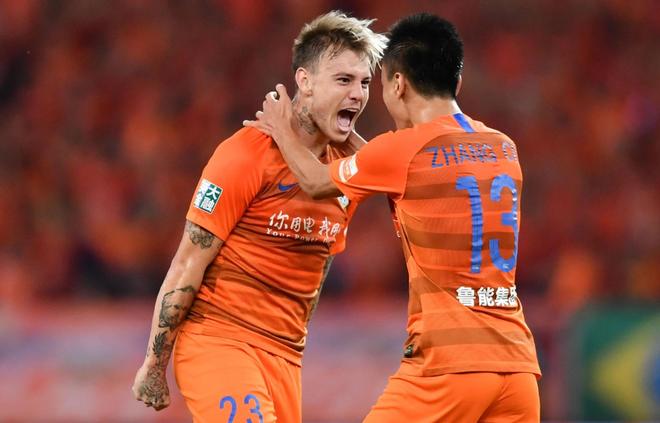 PG游戏下载-广州队完胜上海队，福克斯关键制胜