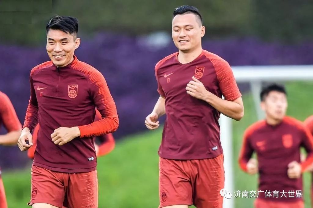 广州队完胜上海队，福克斯关键制胜