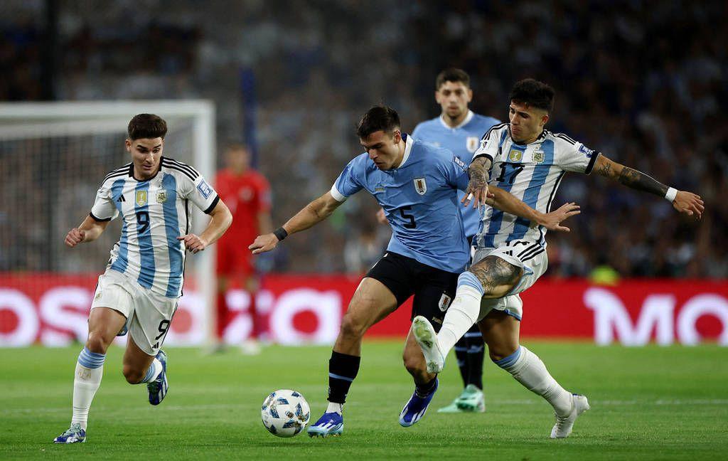 PG SOFT游戏-乌拉圭爆冷阿根廷，马夏尔三分雨点燃全场的简单介绍