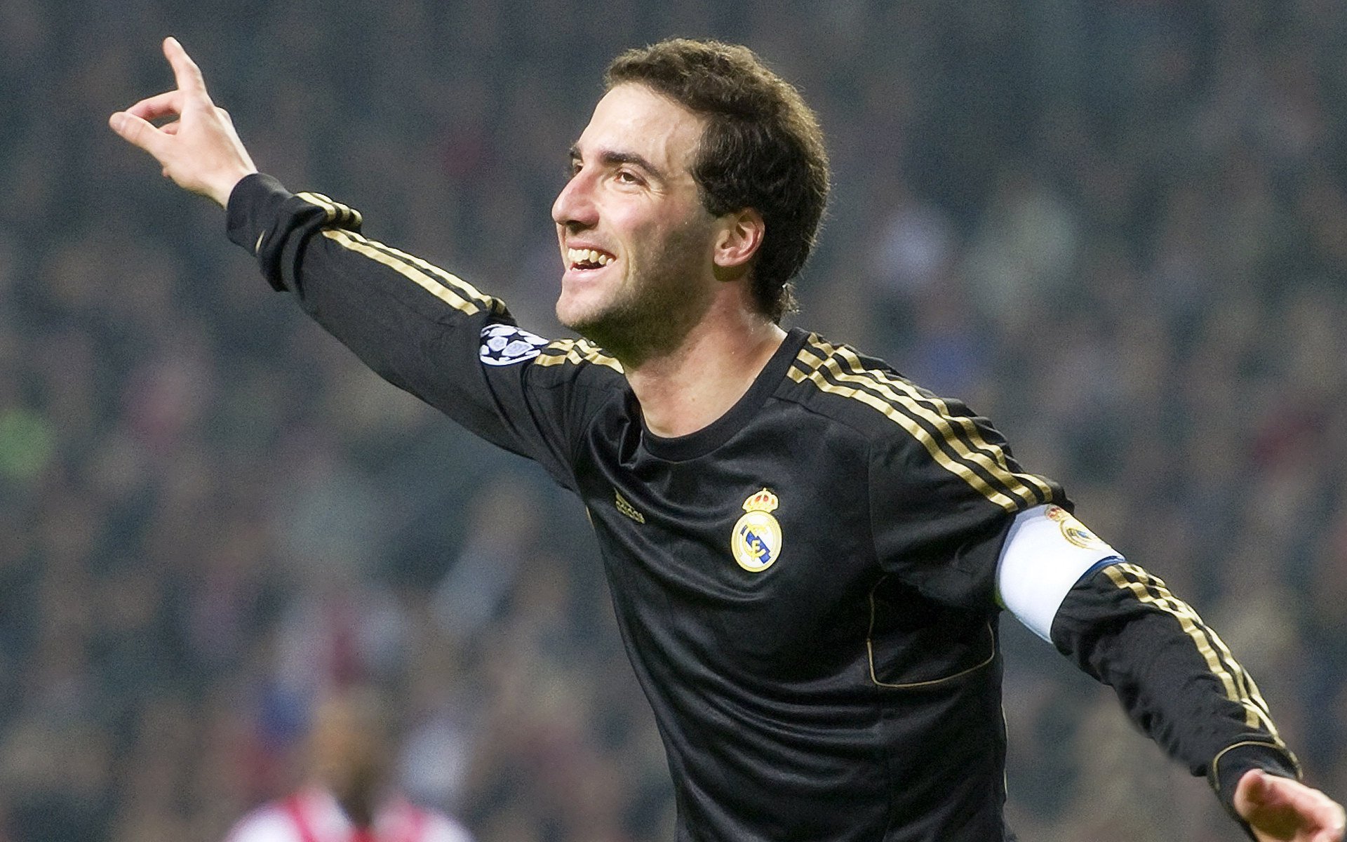 鏖战东京，林高远一球点燃赛场，英格兰队虽败犹荣